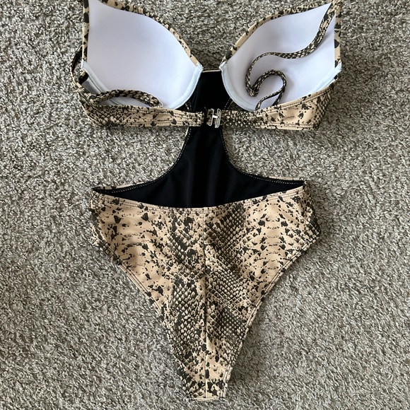 Swimsuit - Picture 3 of 3